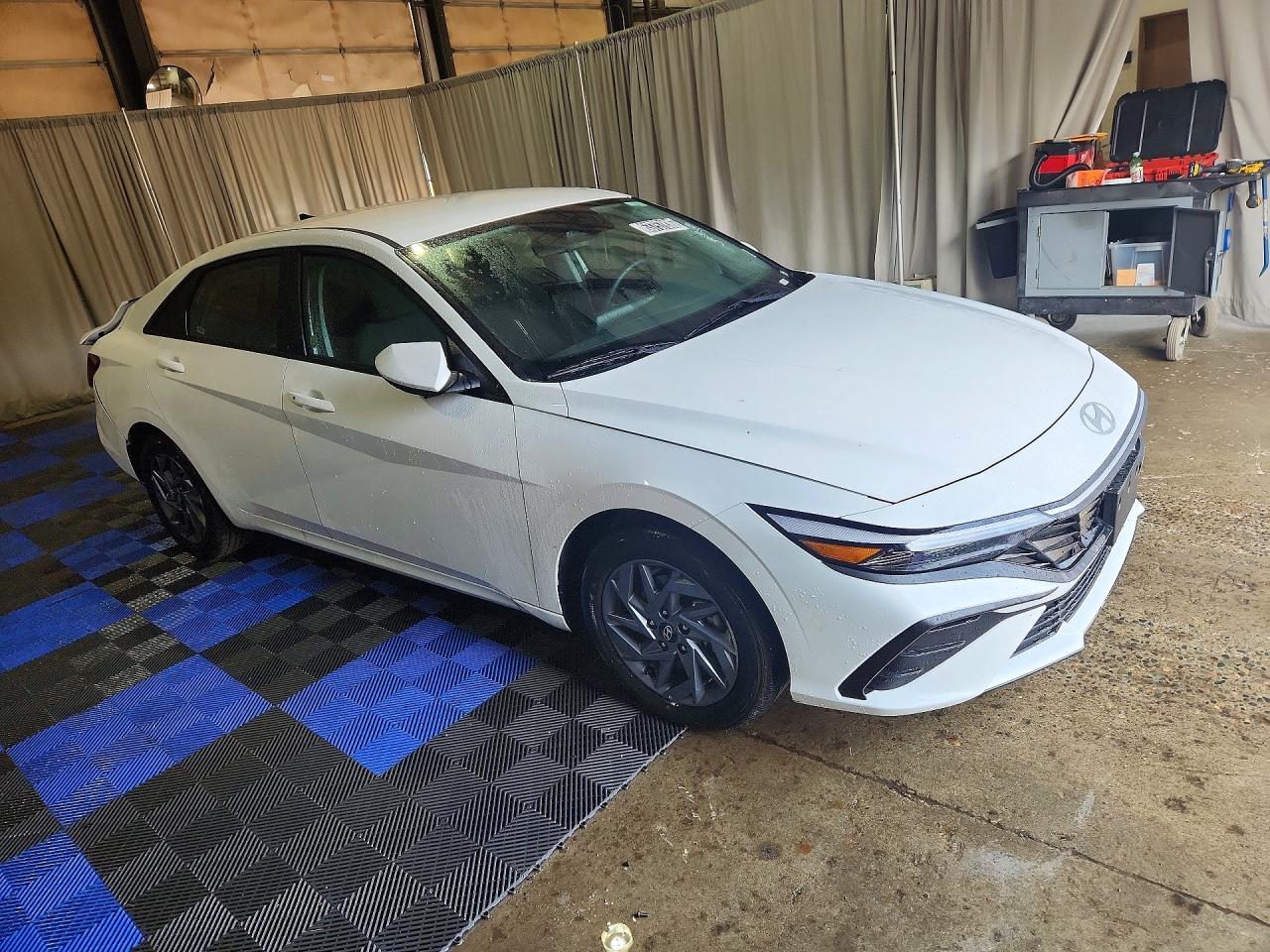 2026 HYUNDAI ELANTRA HYBRID BLUE — photo 4