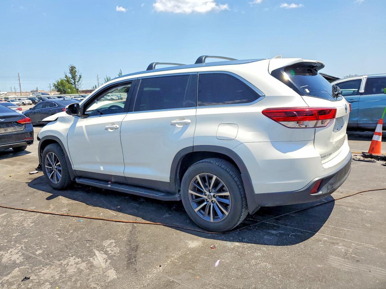 2019 TOYOTA HIGHLANDER XLE — снимка 2