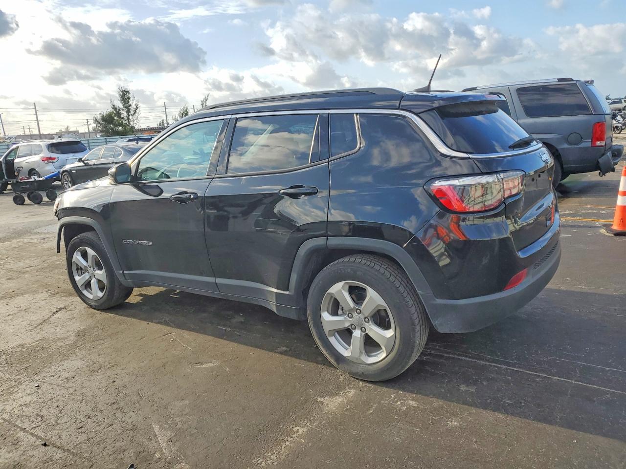 2021 JEEP COMPASS LATITUDE — снимка 2