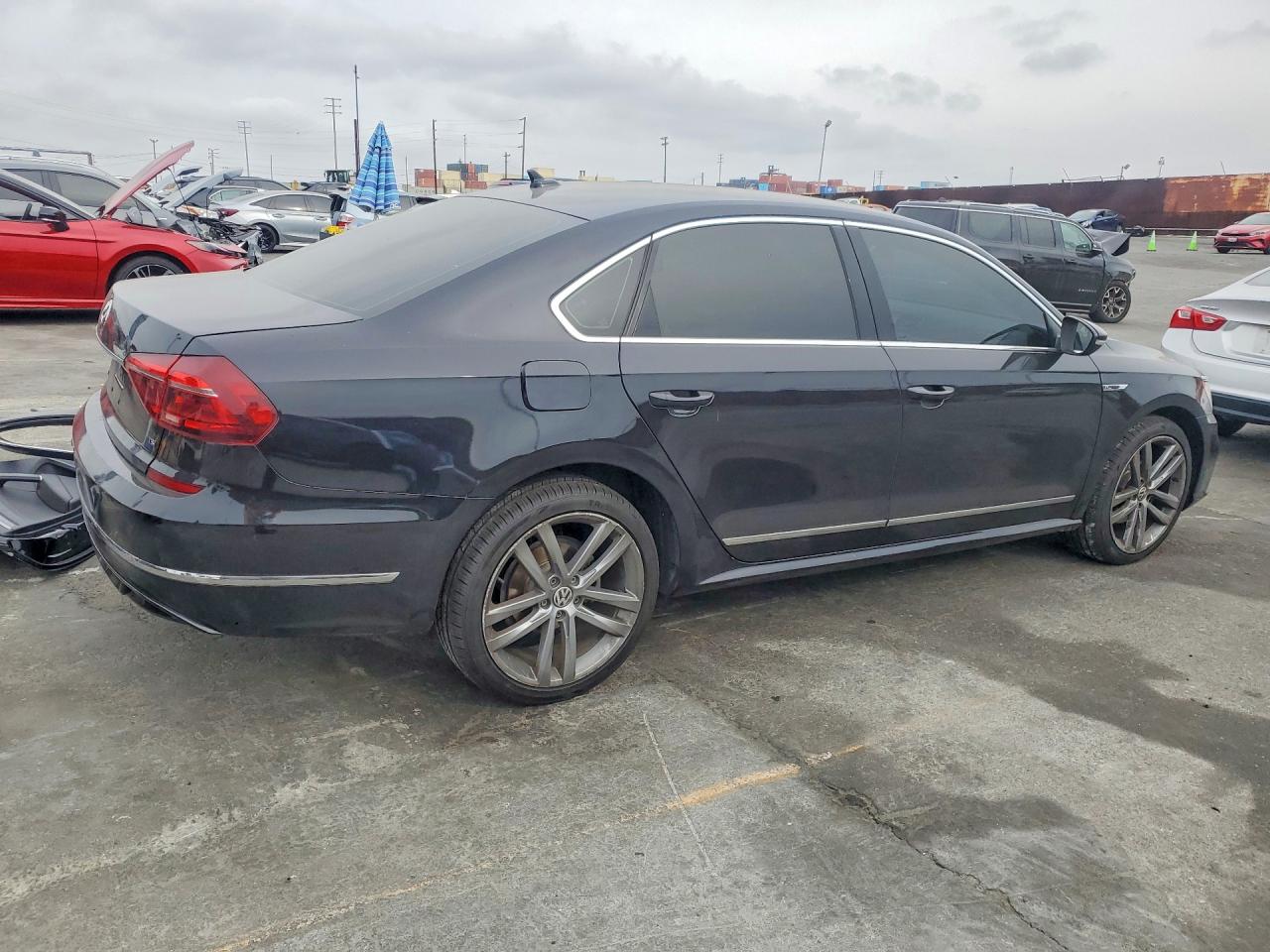 2017 VOLKSWAGEN PASSAT R-LINE — снимка 3
