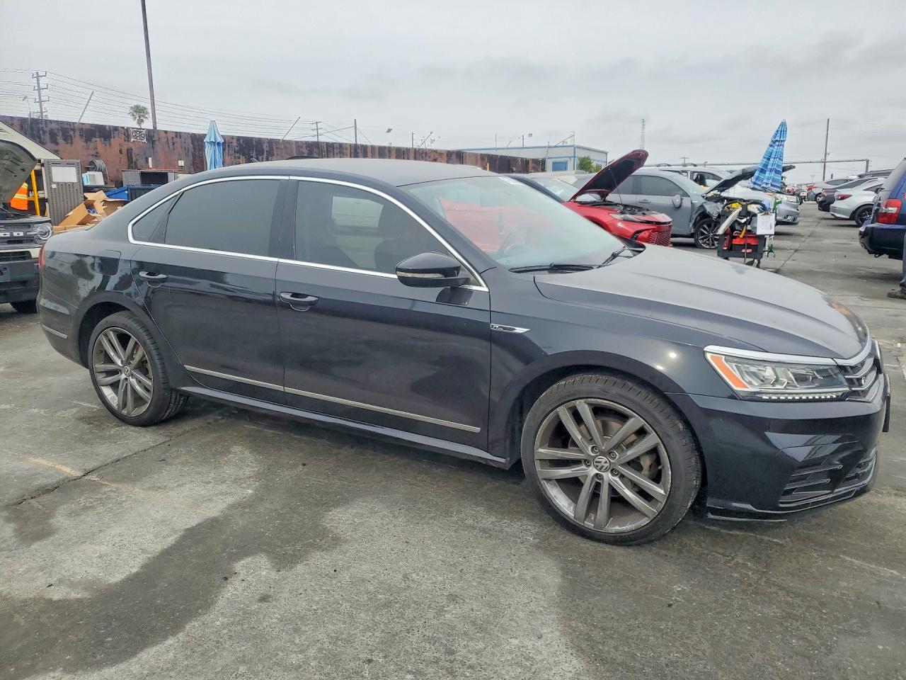 2017 VOLKSWAGEN PASSAT R-LINE — снимка 4