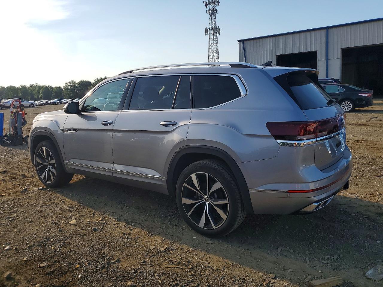 2024 VOLKSWAGEN ATLAS SEL PREMIUM R-LINE — снимка 2