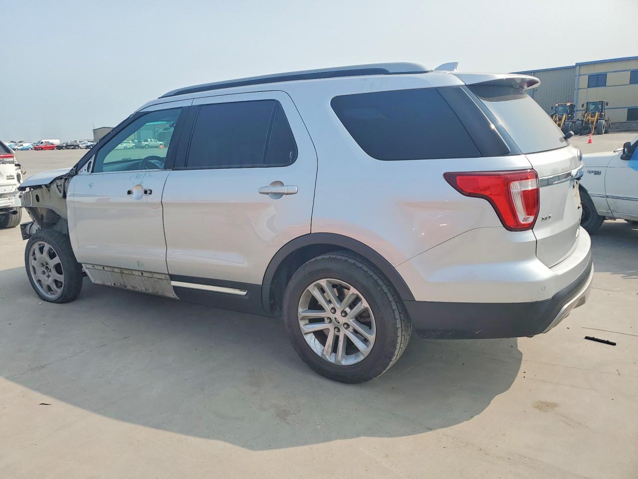 2017 FORD EXPLORER XLT — снимка 2