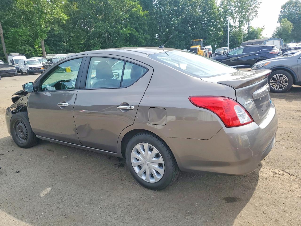 2016 NISSAN VERSA 1.6 SV — снимка 2