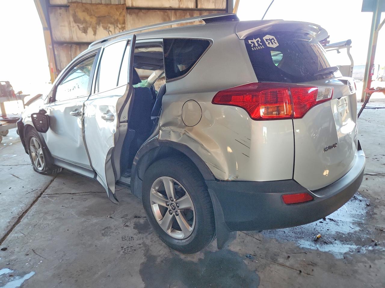 2015 TOYOTA RAV4 XLE — снимка 2