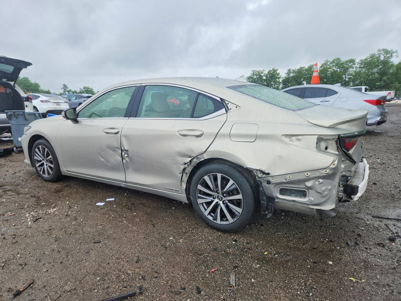 2019 LEXUS ES 300H — снимка 2