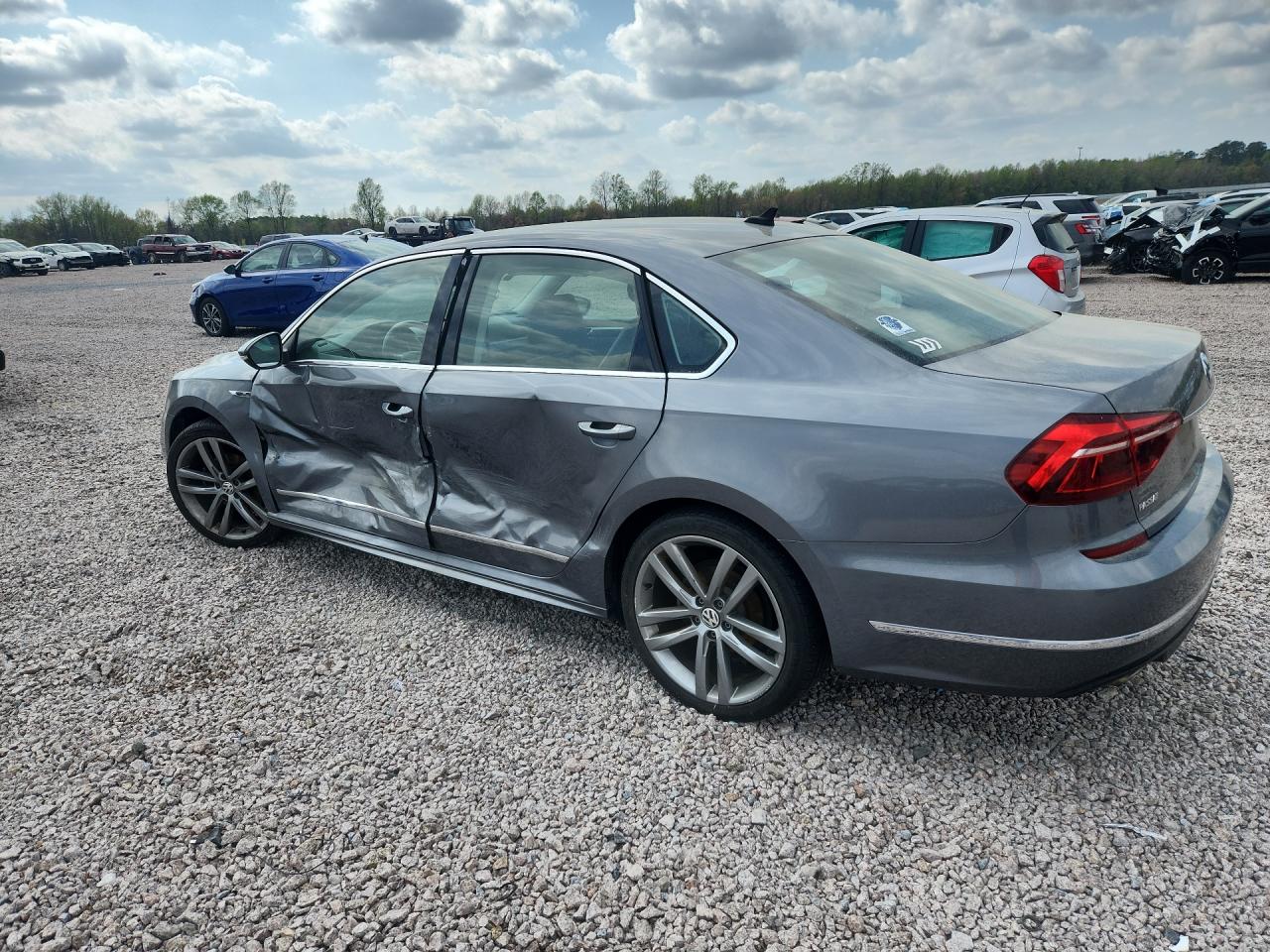 2017 VOLKSWAGEN PASSAT R-LINE — снимка 2
