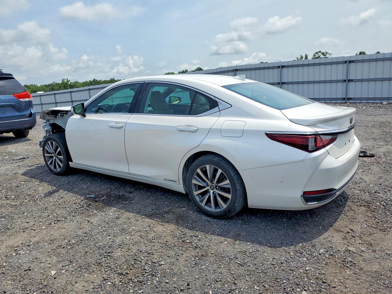 2020 LEXUS ES 300H — снимка 2