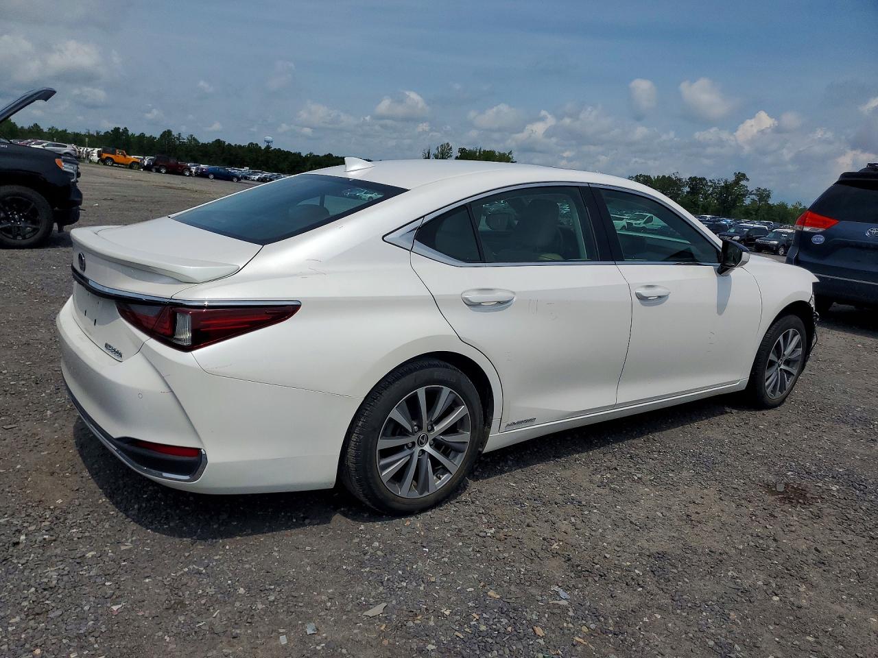 2020 LEXUS ES 300H — снимка 3