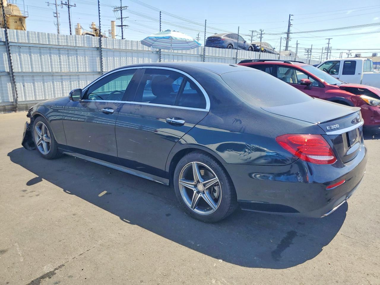 2017 MERCEDES-BENZ E 300 — снимка 2
