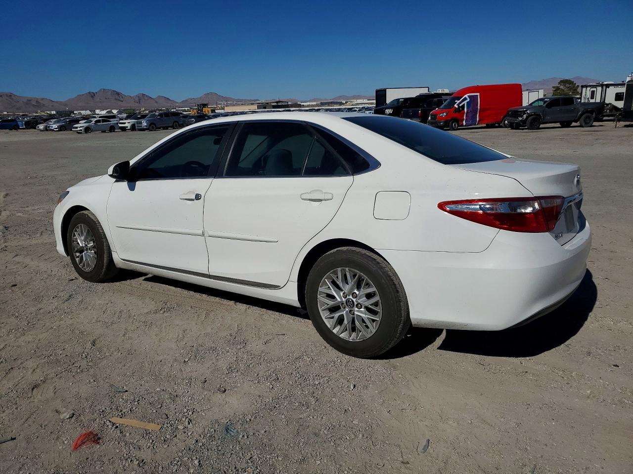 2016 TOYOTA CAMRY LE — снимка 2