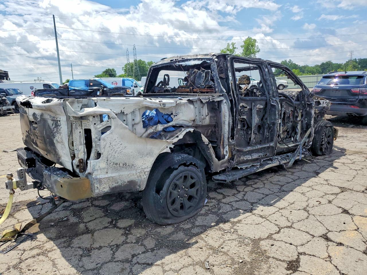 2025 FORD F150 LIGHTNING XLT — снимка 3