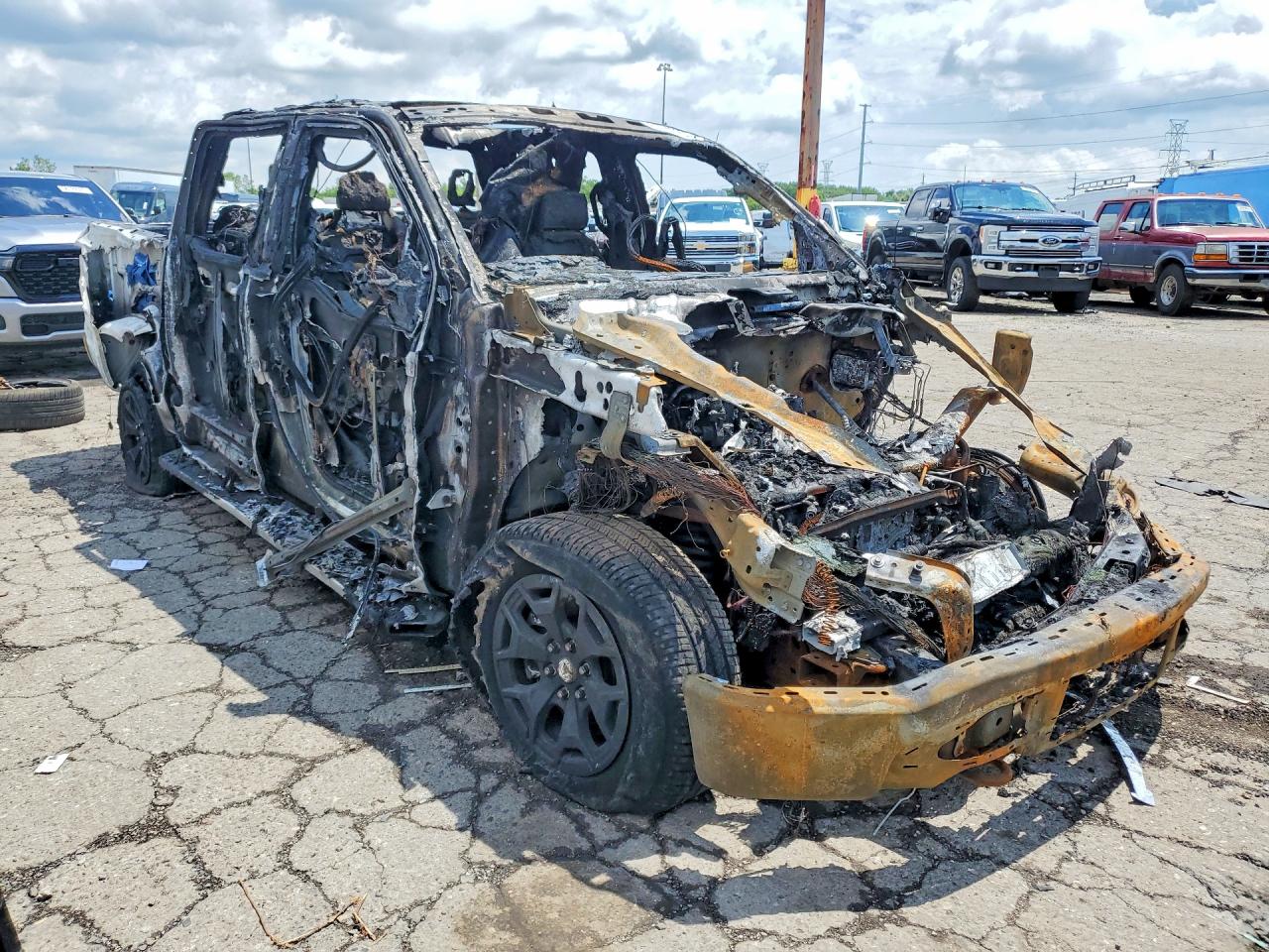 2025 FORD F150 LIGHTNING XLT — снимка 4