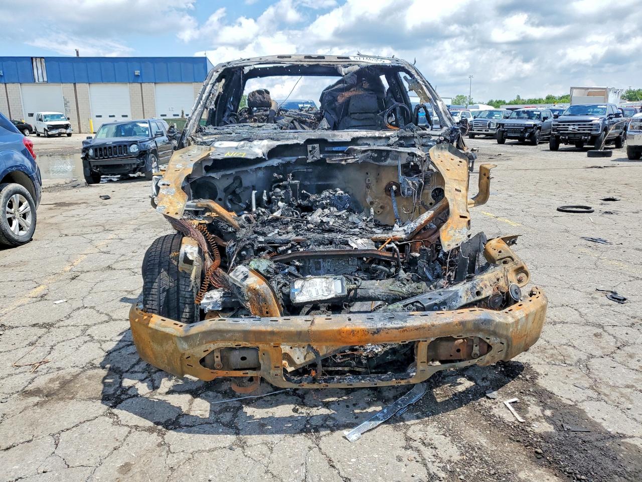 2025 FORD F150 LIGHTNING XLT — снимка 5