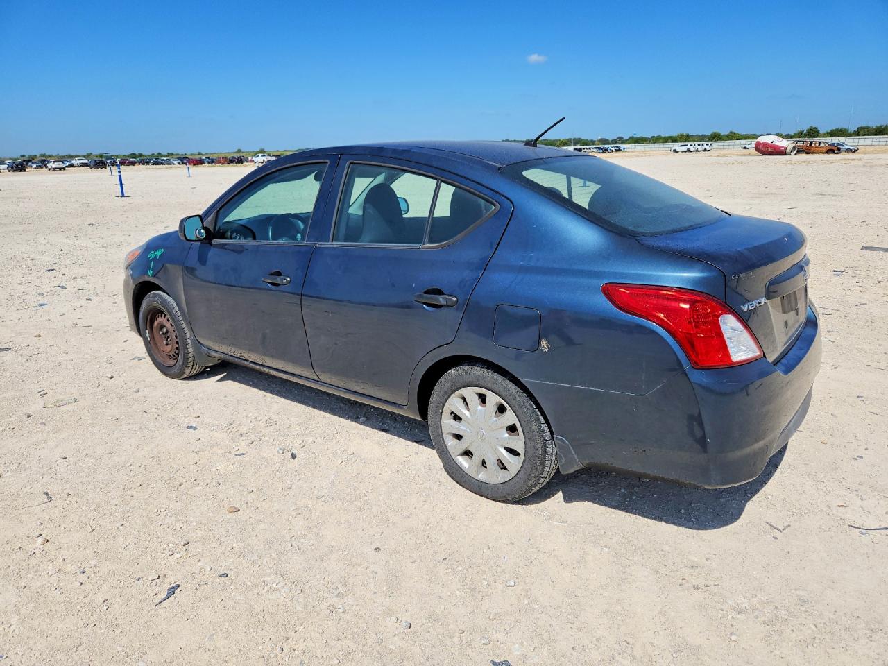 2015 NISSAN VERSA 1.6 S — снимка 2