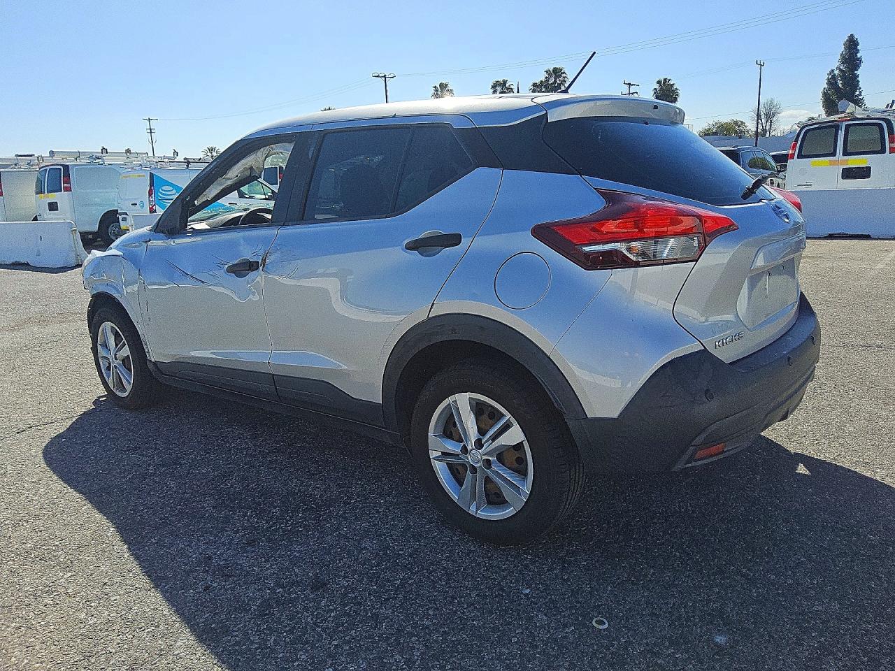 2020 NISSAN KICKS S — снимка 2