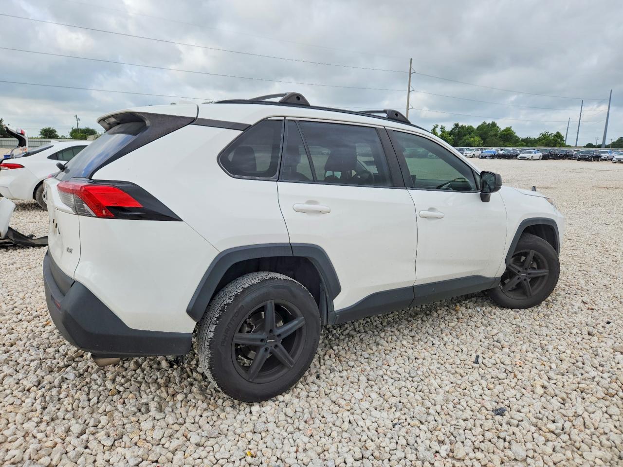 2019 TOYOTA RAV4 LE — снимка 3