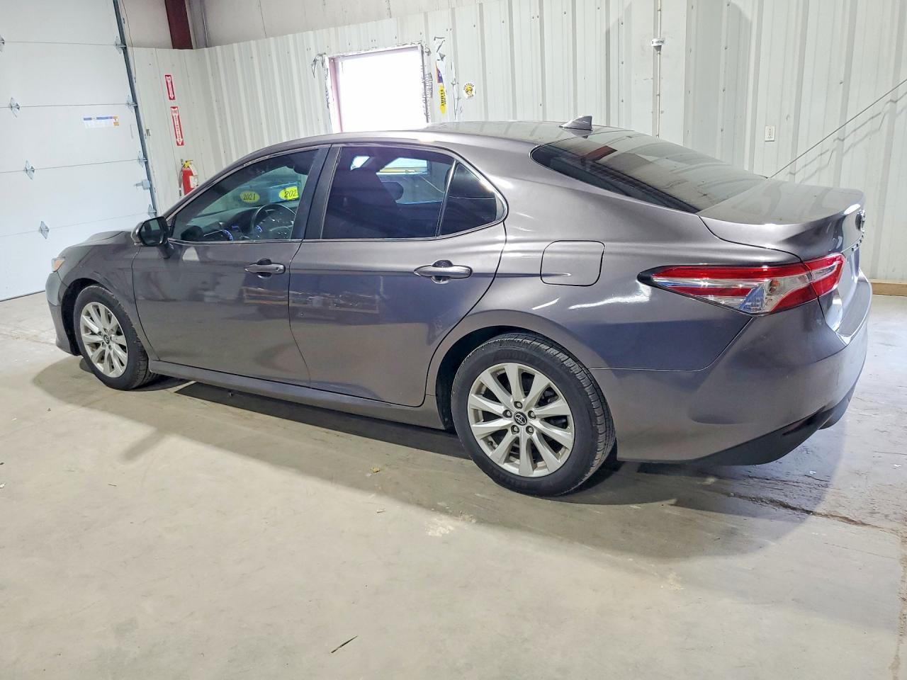 2020 TOYOTA CAMRY LE — снимка 2