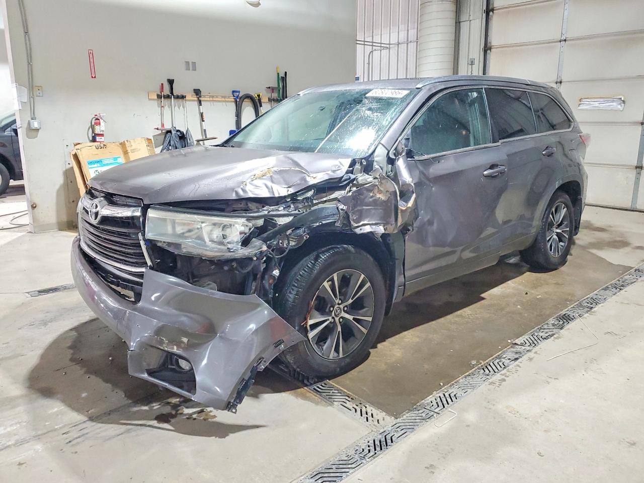 2016 TOYOTA HIGHLANDER XLE