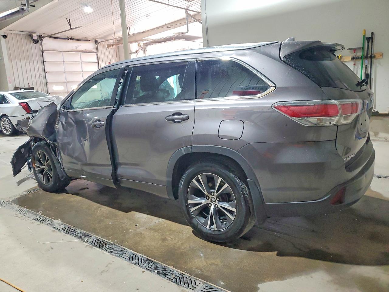 2016 TOYOTA HIGHLANDER XLE — снимка 2