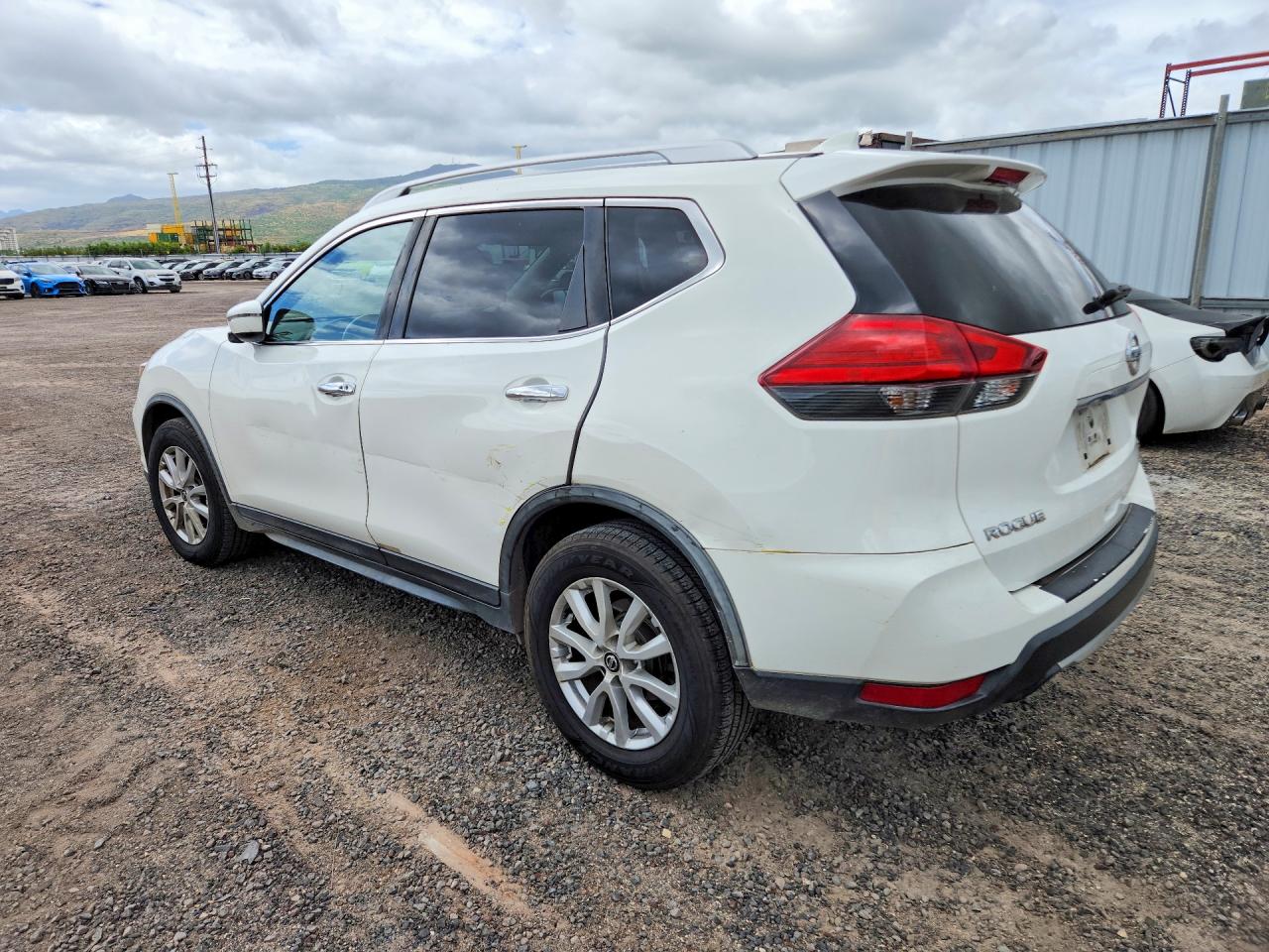 2017 NISSAN ROGUE SV — снимка 2