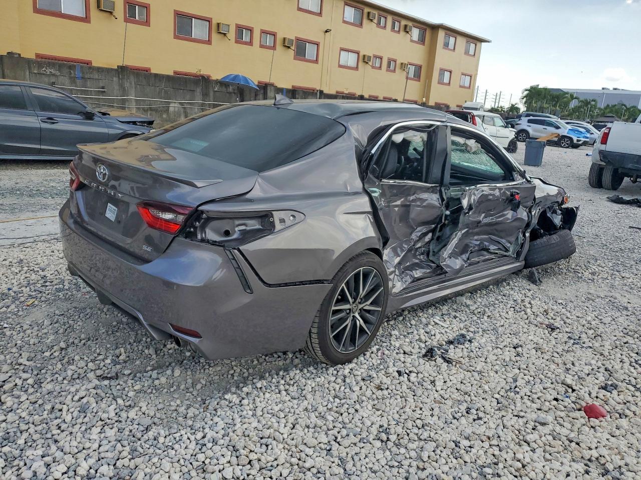 2024 TOYOTA CAMRY SE — снимка 3