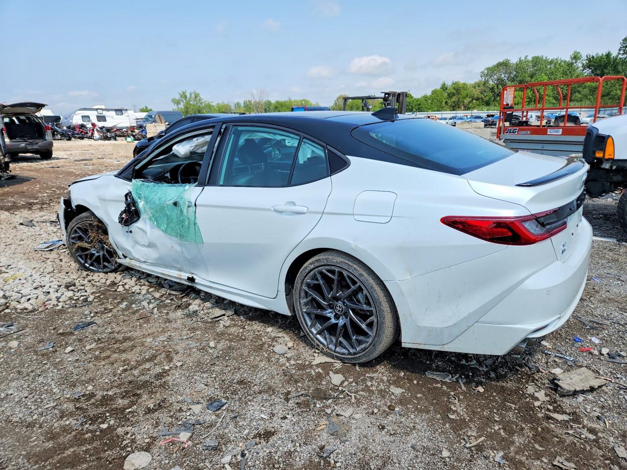 2025 TOYOTA CAMRY XSE — снимка 2