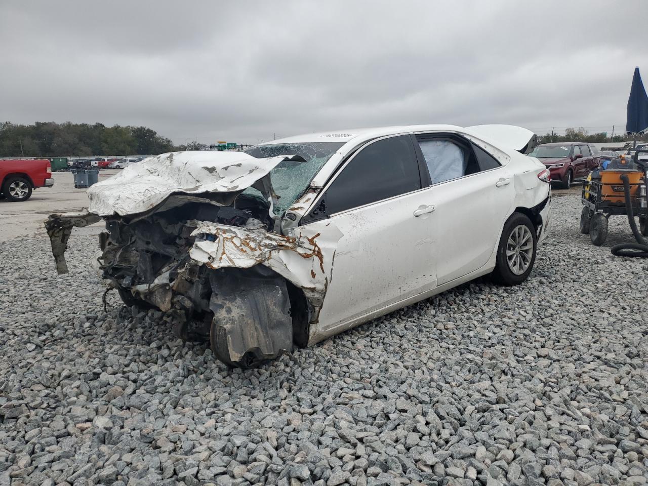 2015 TOYOTA CAMRY LE