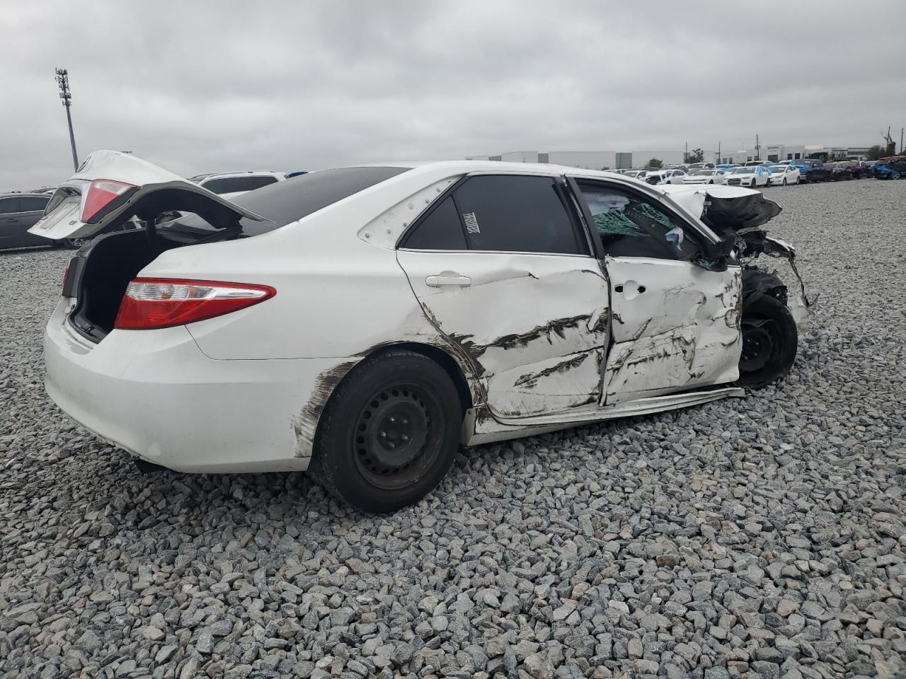 2015 TOYOTA CAMRY LE — снимка 3