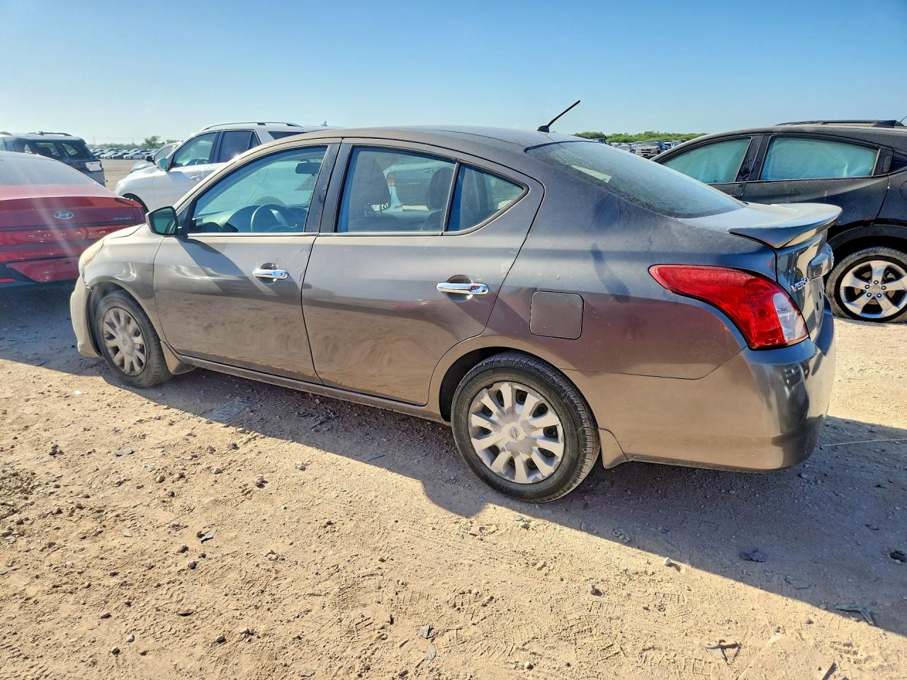 2015 NISSAN VERSA 1.6 SV — снимка 2