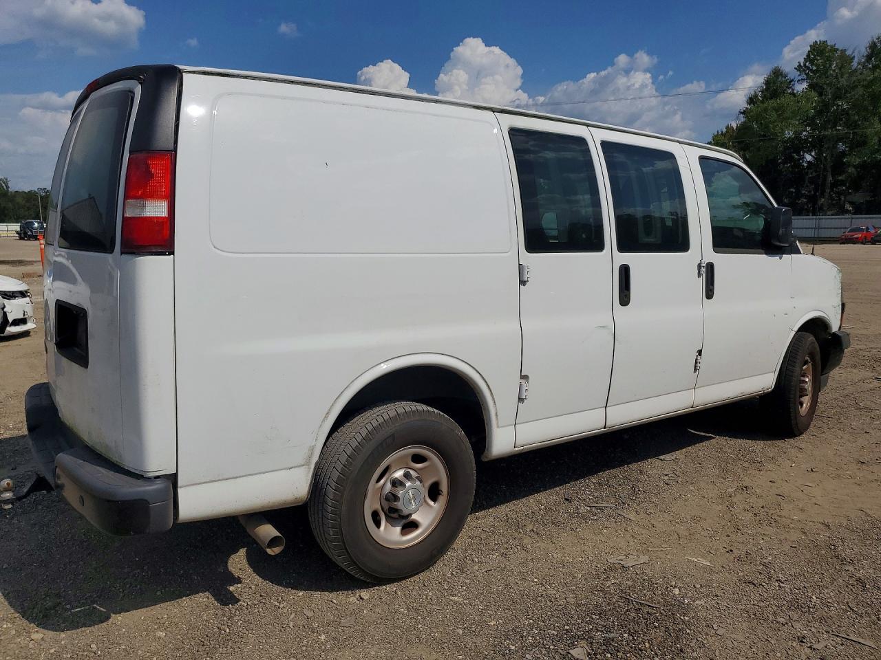 2020 CHEVROLET EXPRESS G2500 — снимка 3
