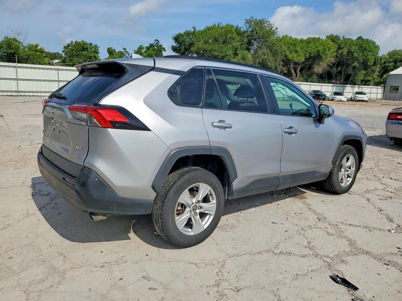 2021 TOYOTA RAV4 XLE — снимка 3