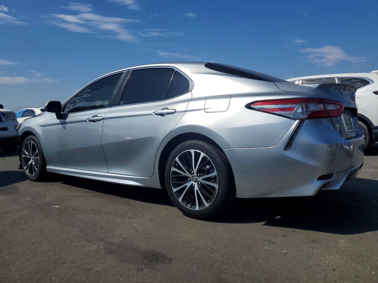 2018 TOYOTA CAMRY SE — снимка 2