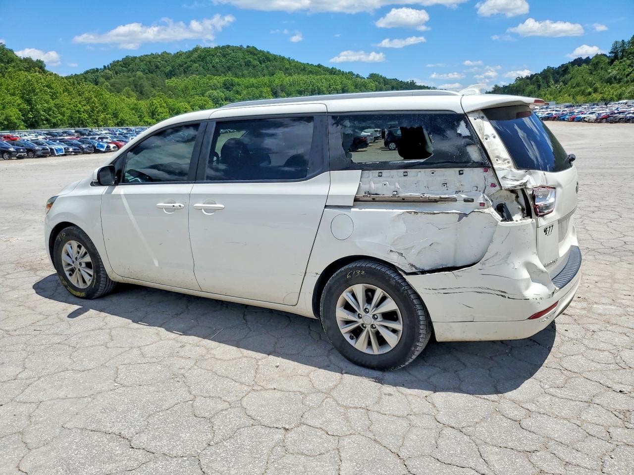 2017 KIA SEDONA LX — снимка 2