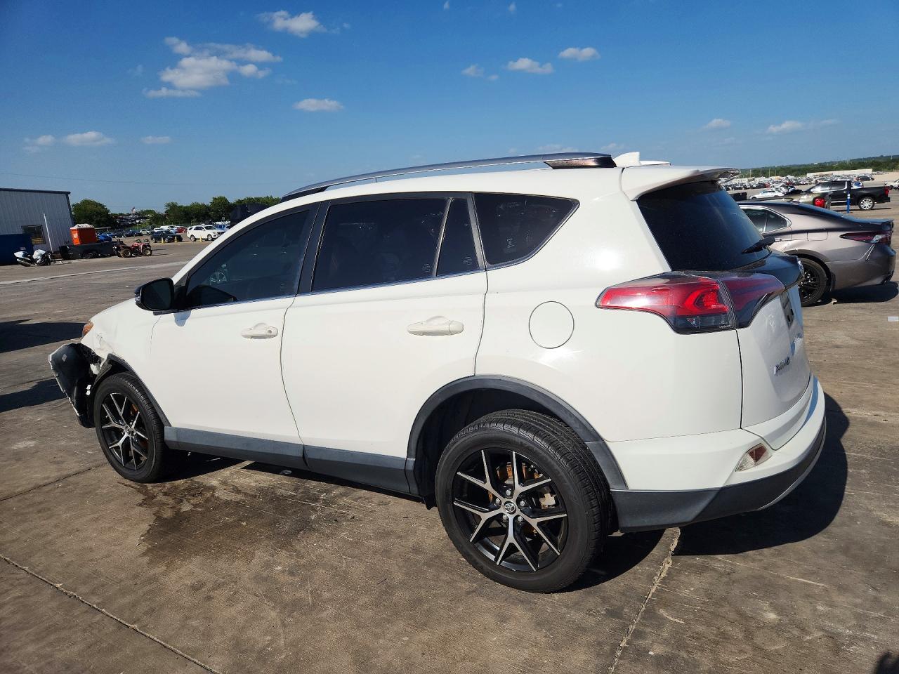 2018 TOYOTA RAV4 SE — снимка 2