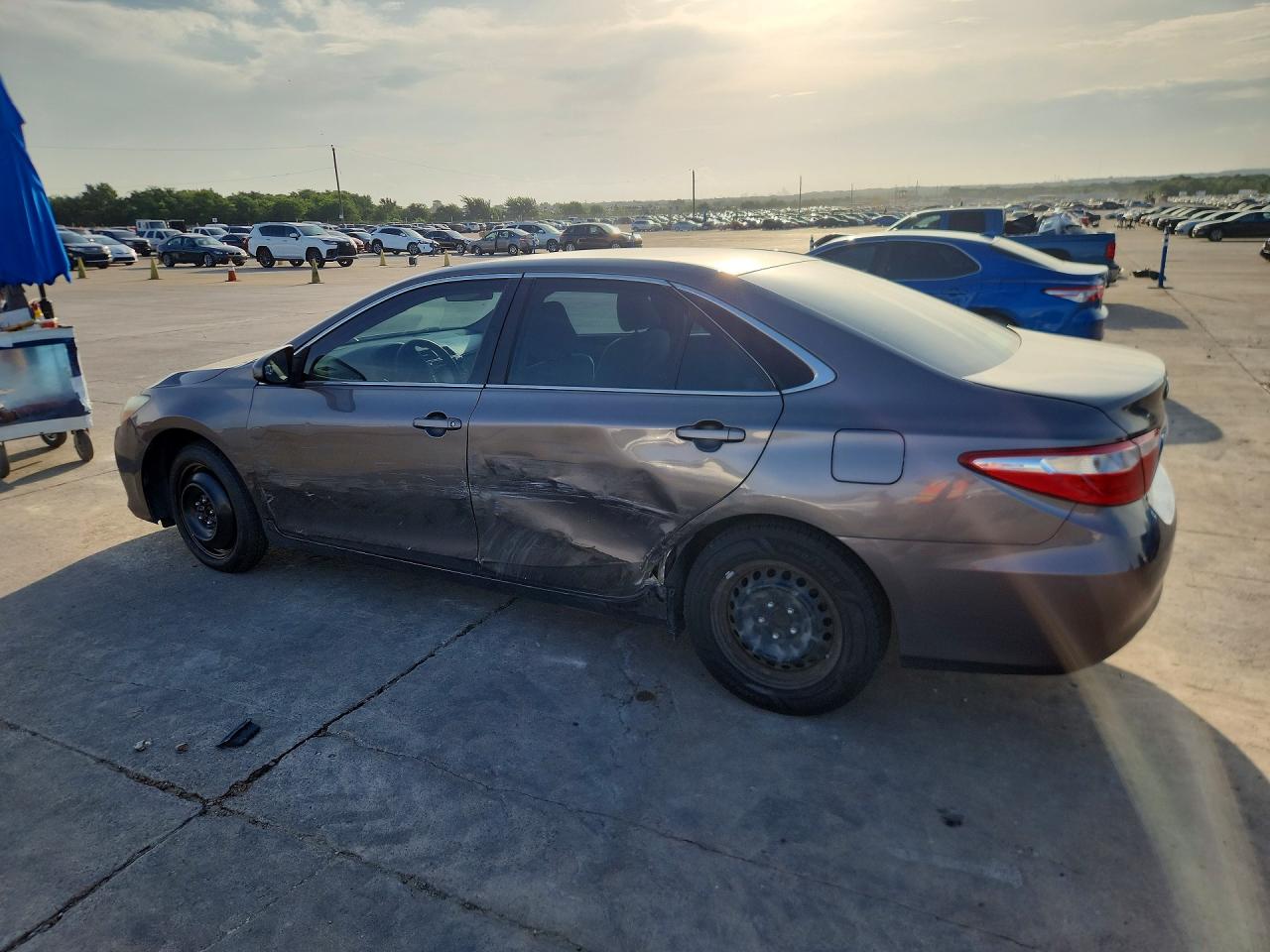 2017 TOYOTA CAMRY LE — снимка 2