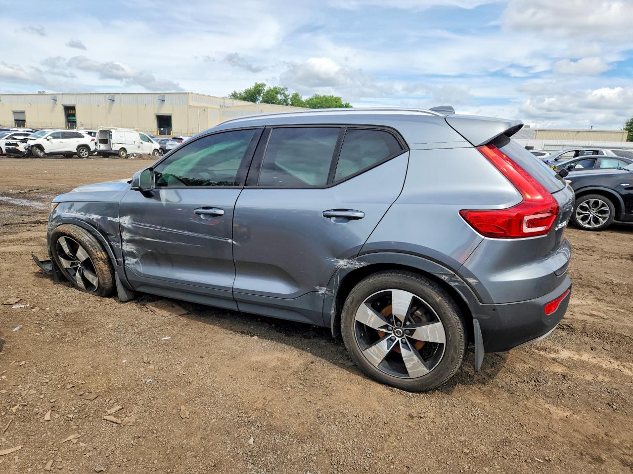2019 VOLVO XC40 T5 MOMENTUM — снимка 2
