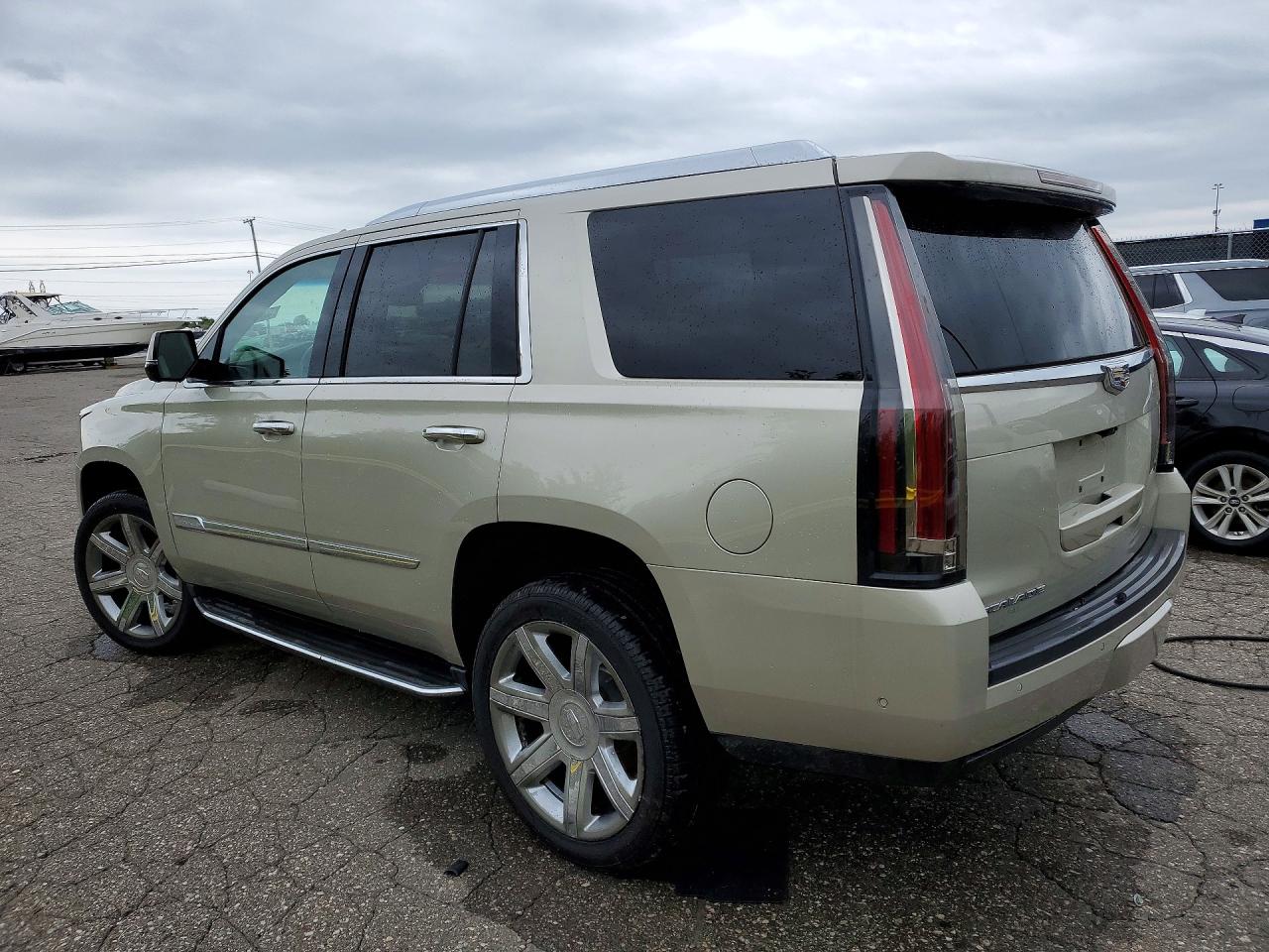 2017 CADILLAC ESCALADE LUXURY — снимка 2
