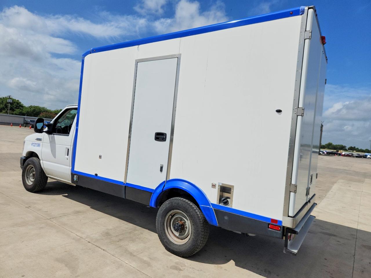 2023 FORD E350 — снимка 2