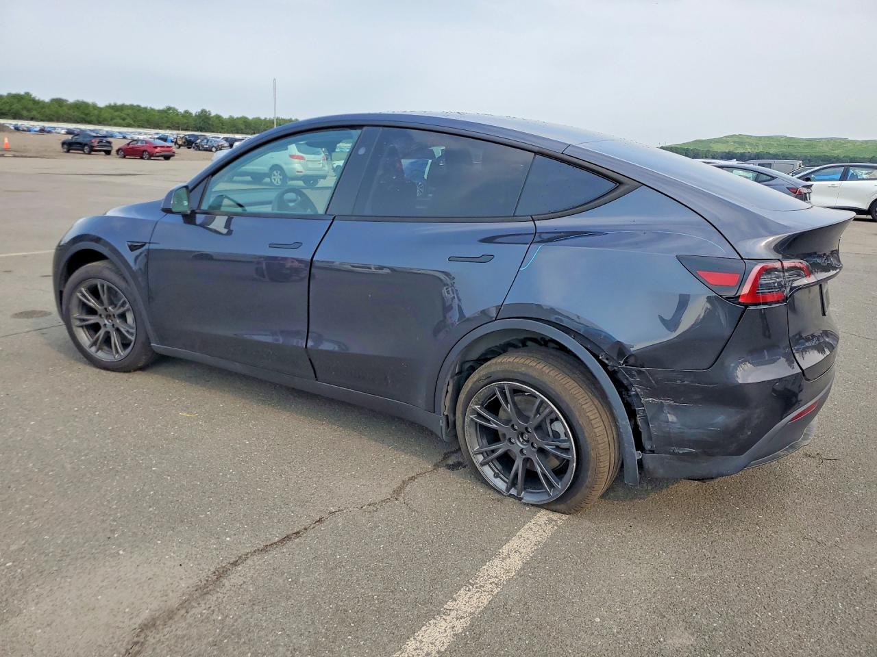 2024 TESLA MODEL Y — снимка 2