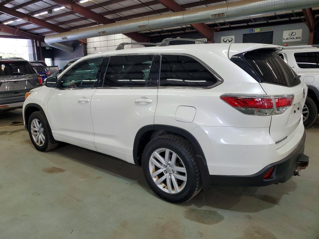 2015 TOYOTA HIGHLANDER LE — снимка 2