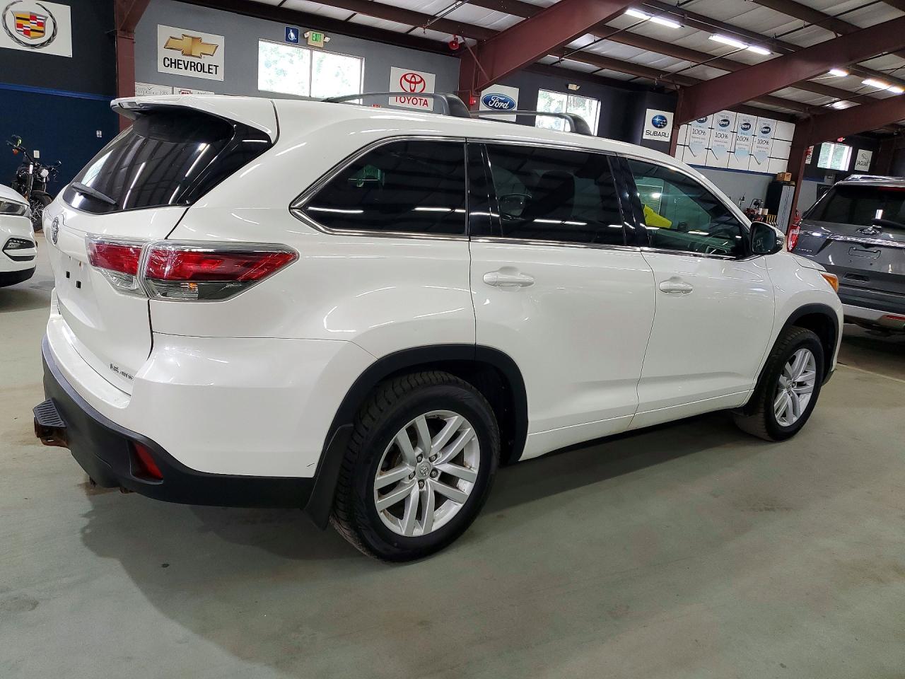 2015 TOYOTA HIGHLANDER LE — снимка 3