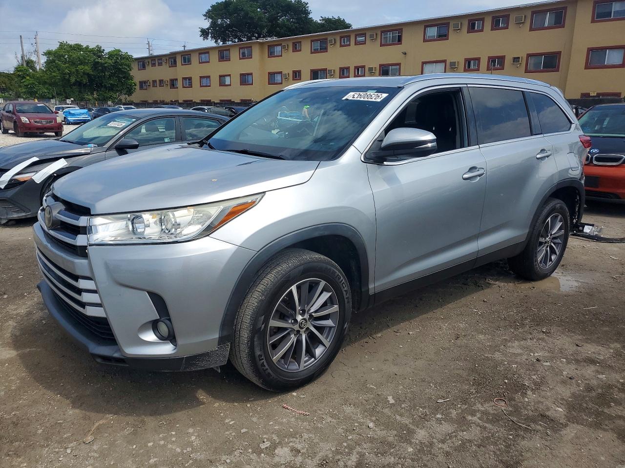2019 TOYOTA HIGHLANDER XLE