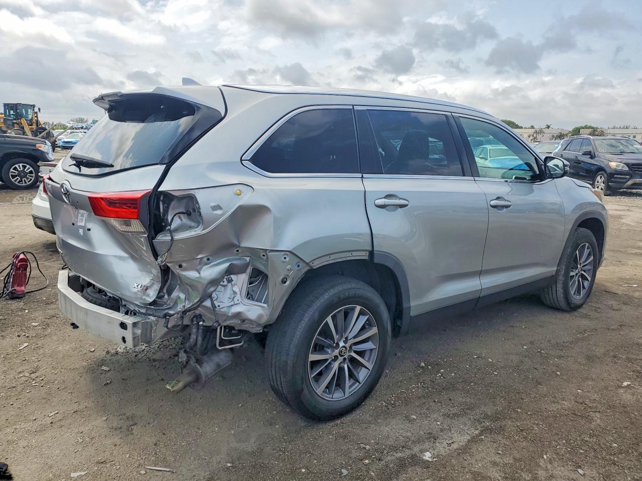 2019 TOYOTA HIGHLANDER XLE — снимка 3