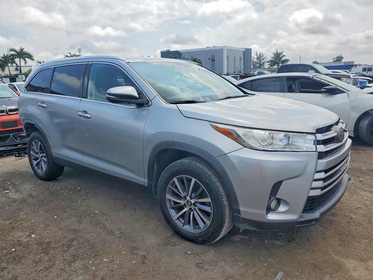 2019 TOYOTA HIGHLANDER XLE — снимка 4