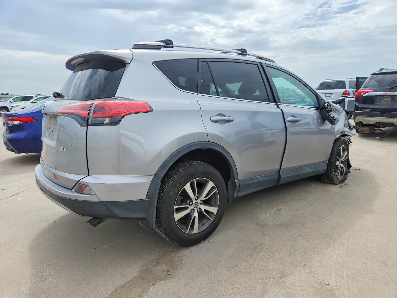 2018 TOYOTA RAV4 XLE — снимка 3