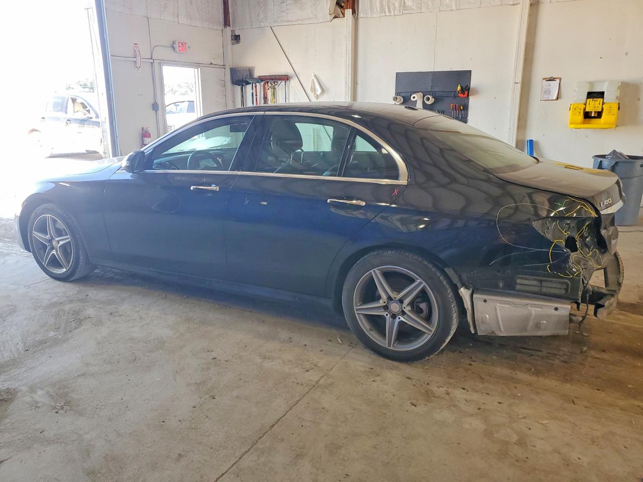 2017 MERCEDES-BENZ E 300 4MATIC — снимка 2