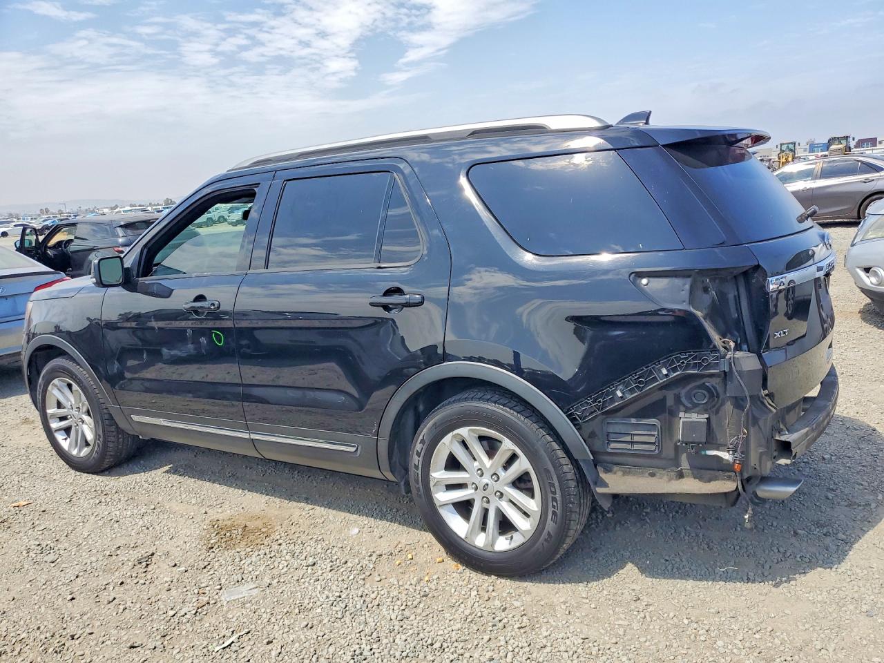 2017 FORD EXPLORER XLT — снимка 2