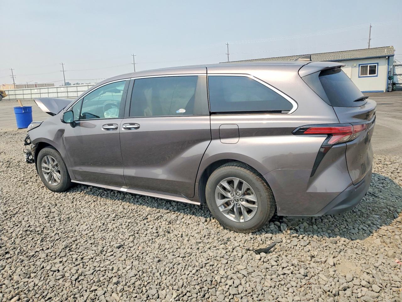 2022 TOYOTA SIENNA XLE — снимка 2