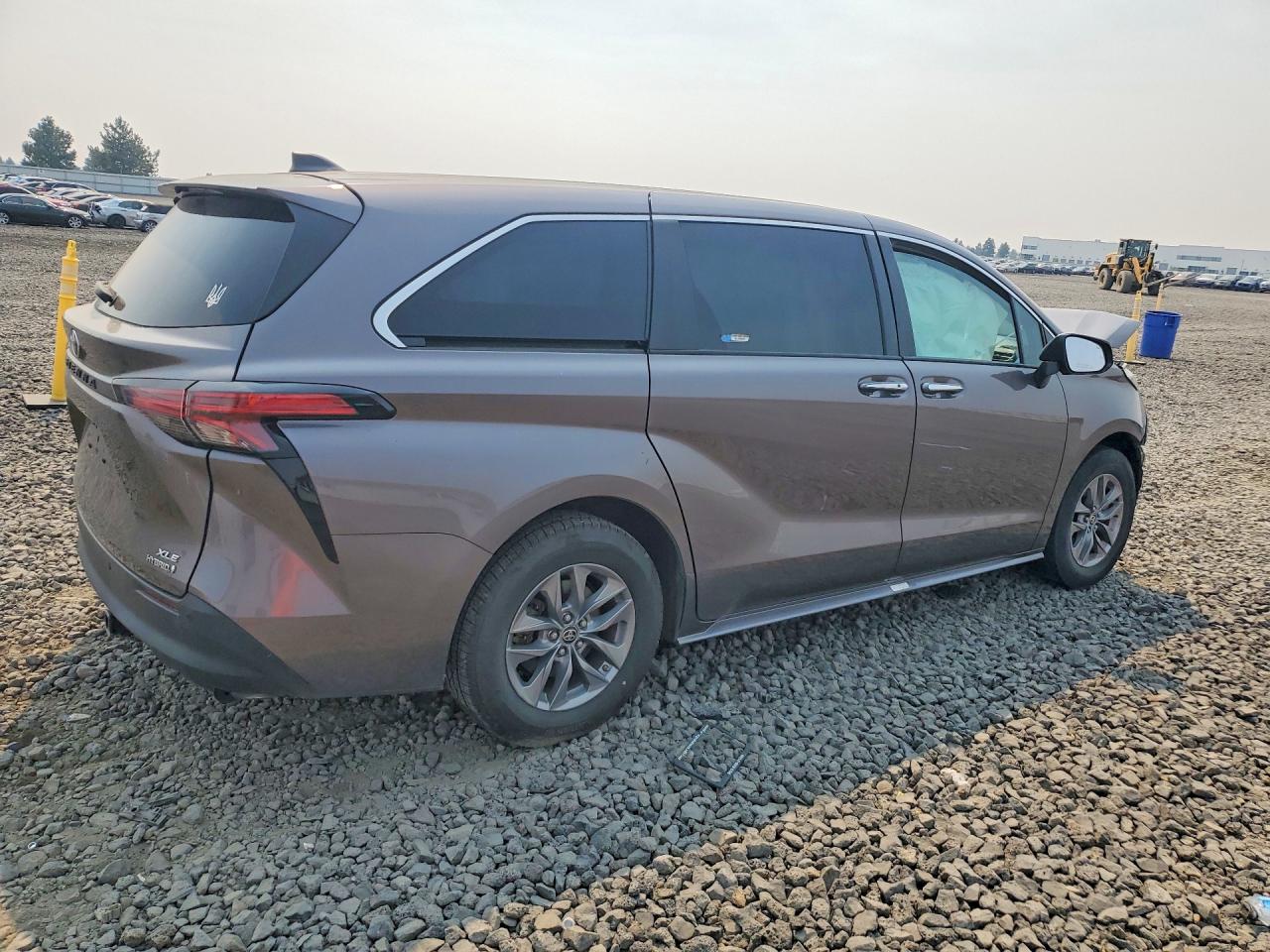 2022 TOYOTA SIENNA XLE — снимка 3